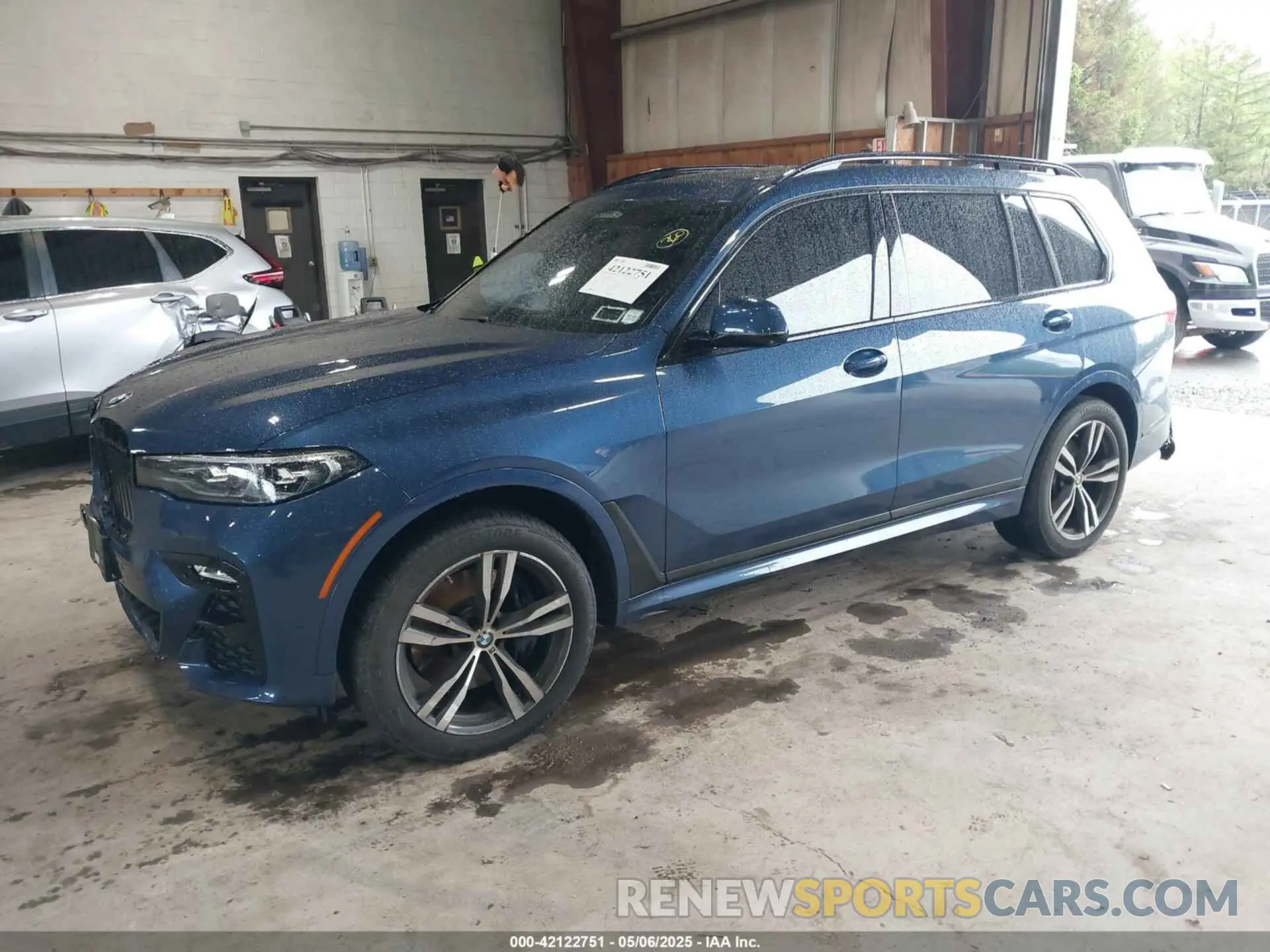 2 Photograph of a damaged car 5UXCW2C06N9J14282 BMW X7 2022