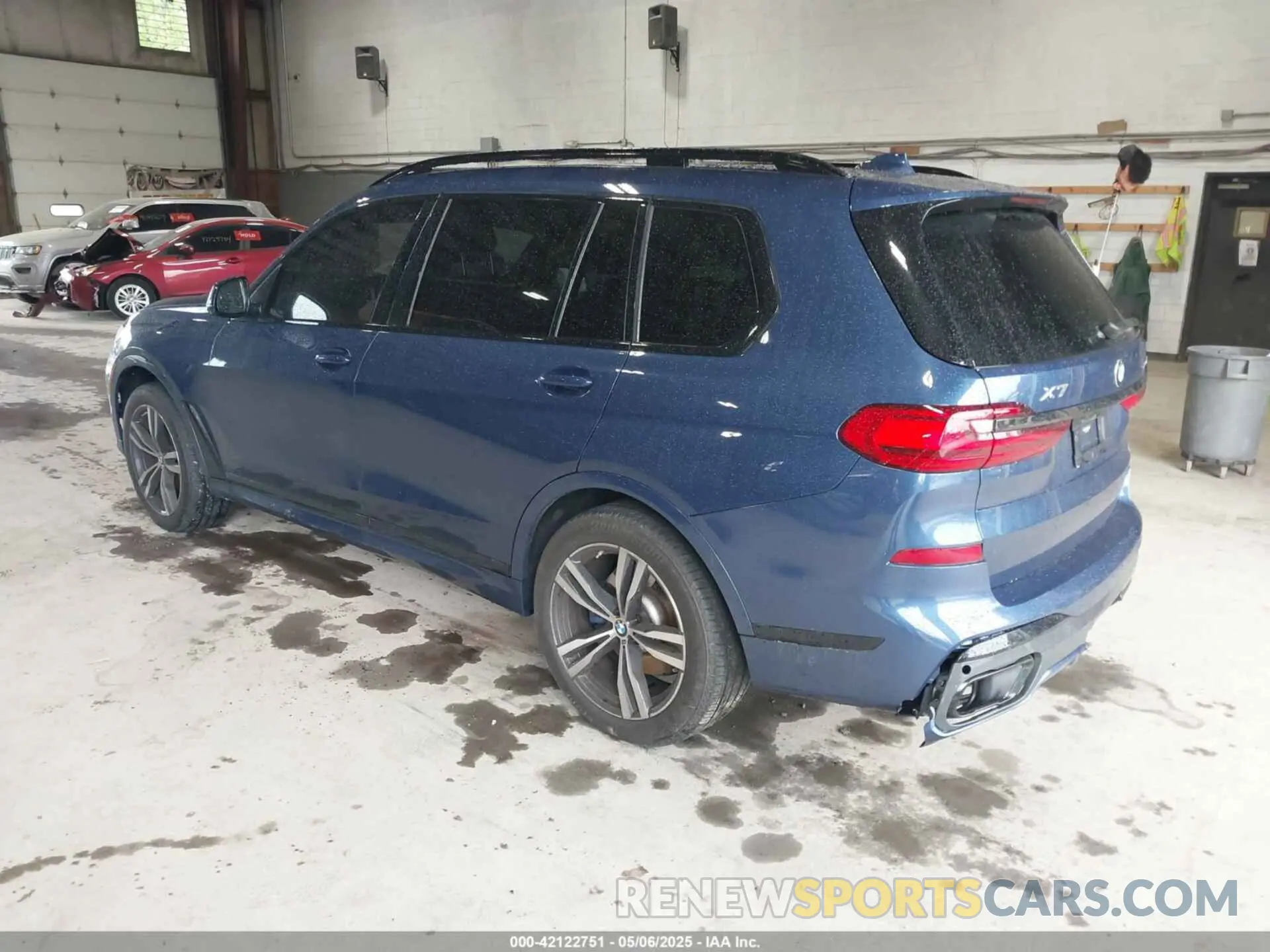 3 Photograph of a damaged car 5UXCW2C06N9J14282 BMW X7 2022