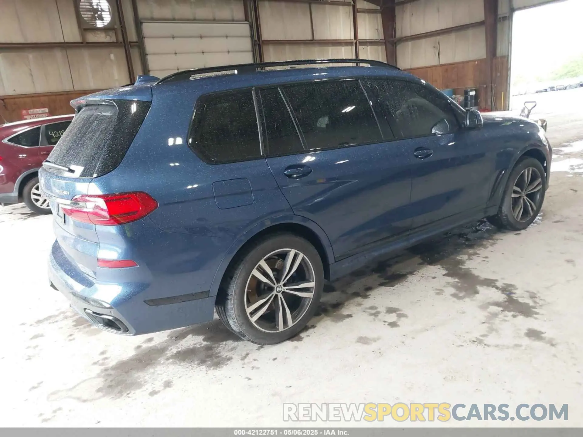 4 Photograph of a damaged car 5UXCW2C06N9J14282 BMW X7 2022