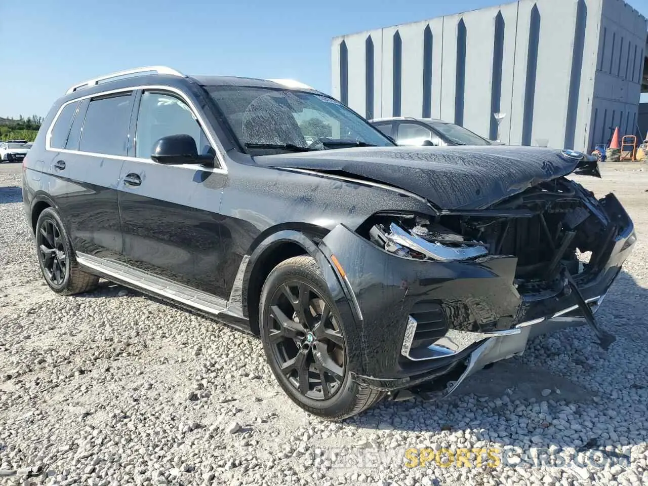 4 Photograph of a damaged car 5UXCW2C06N9J99673 BMW X7 2022