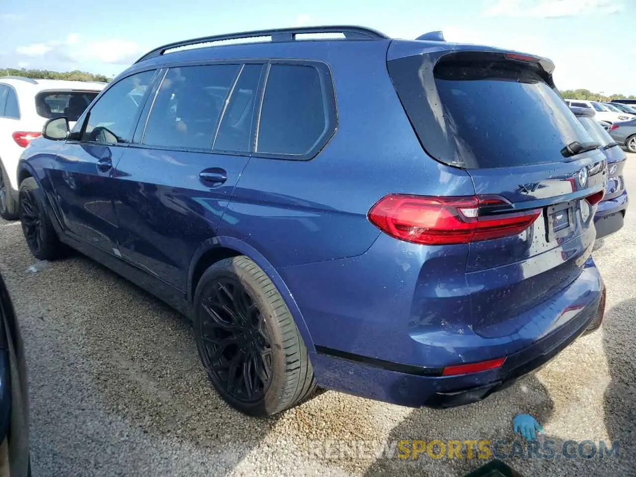 2 Photograph of a damaged car 5UXCW2C06N9K03964 BMW X7 2022