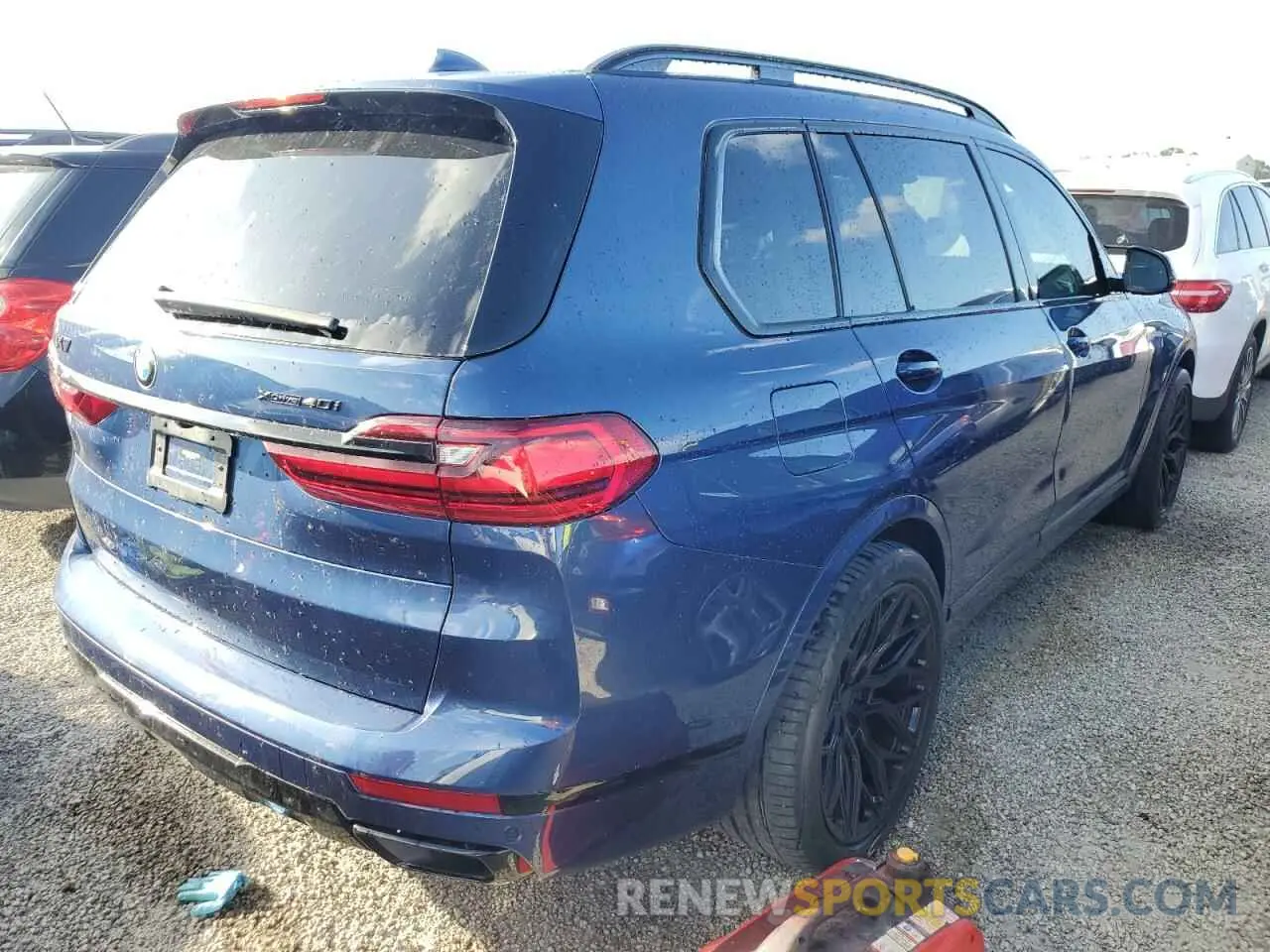 3 Photograph of a damaged car 5UXCW2C06N9K03964 BMW X7 2022