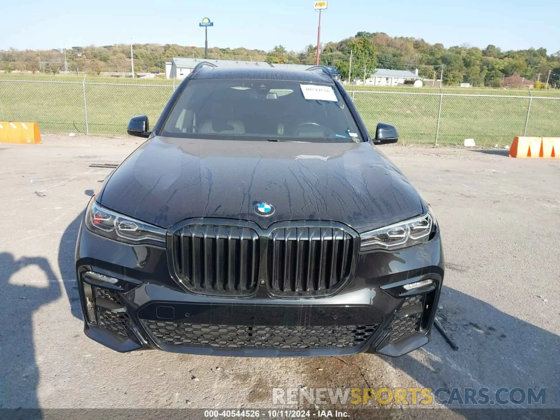 12 Photograph of a damaged car 5UXCW2C06N9K77983 BMW X7 2022