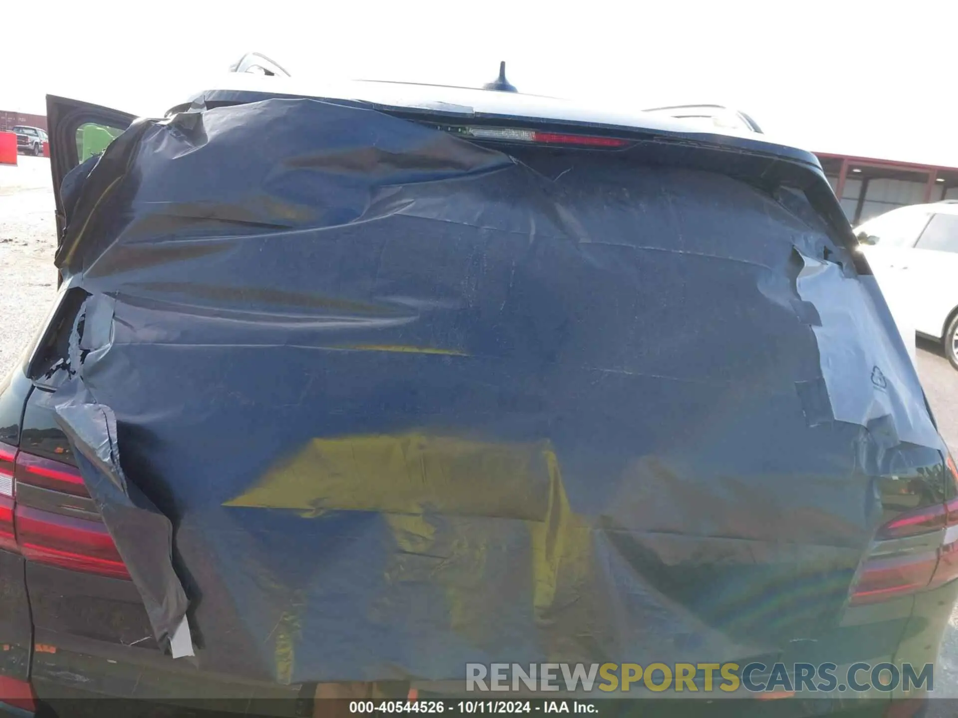 6 Photograph of a damaged car 5UXCW2C06N9K77983 BMW X7 2022