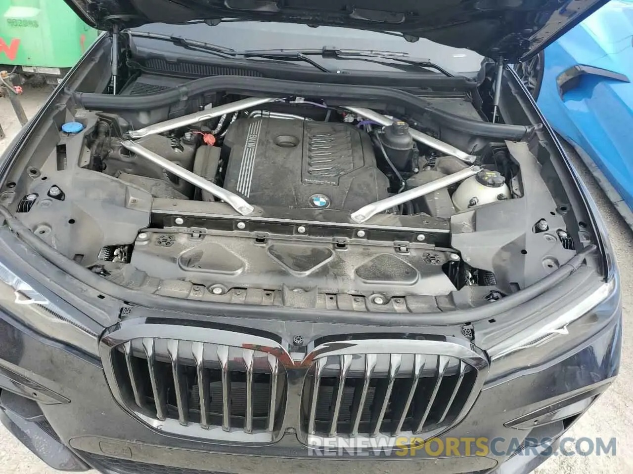12 Photograph of a damaged car 5UXCW2C06N9N03228 BMW X7 2022