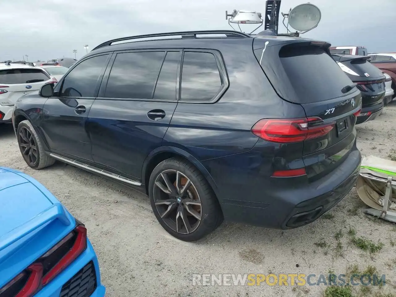 2 Photograph of a damaged car 5UXCW2C06N9N03228 BMW X7 2022