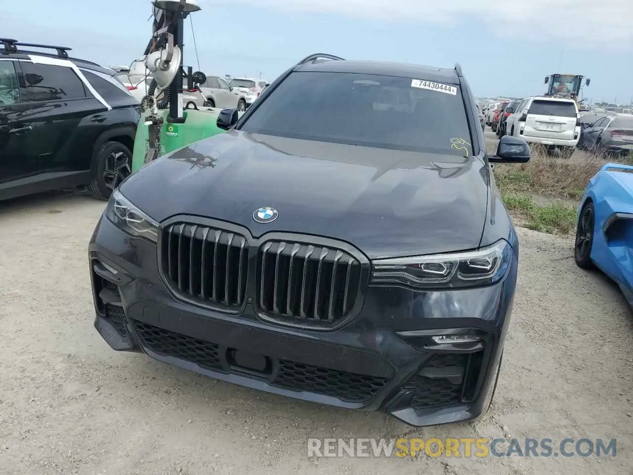 5 Photograph of a damaged car 5UXCW2C06N9N03228 BMW X7 2022