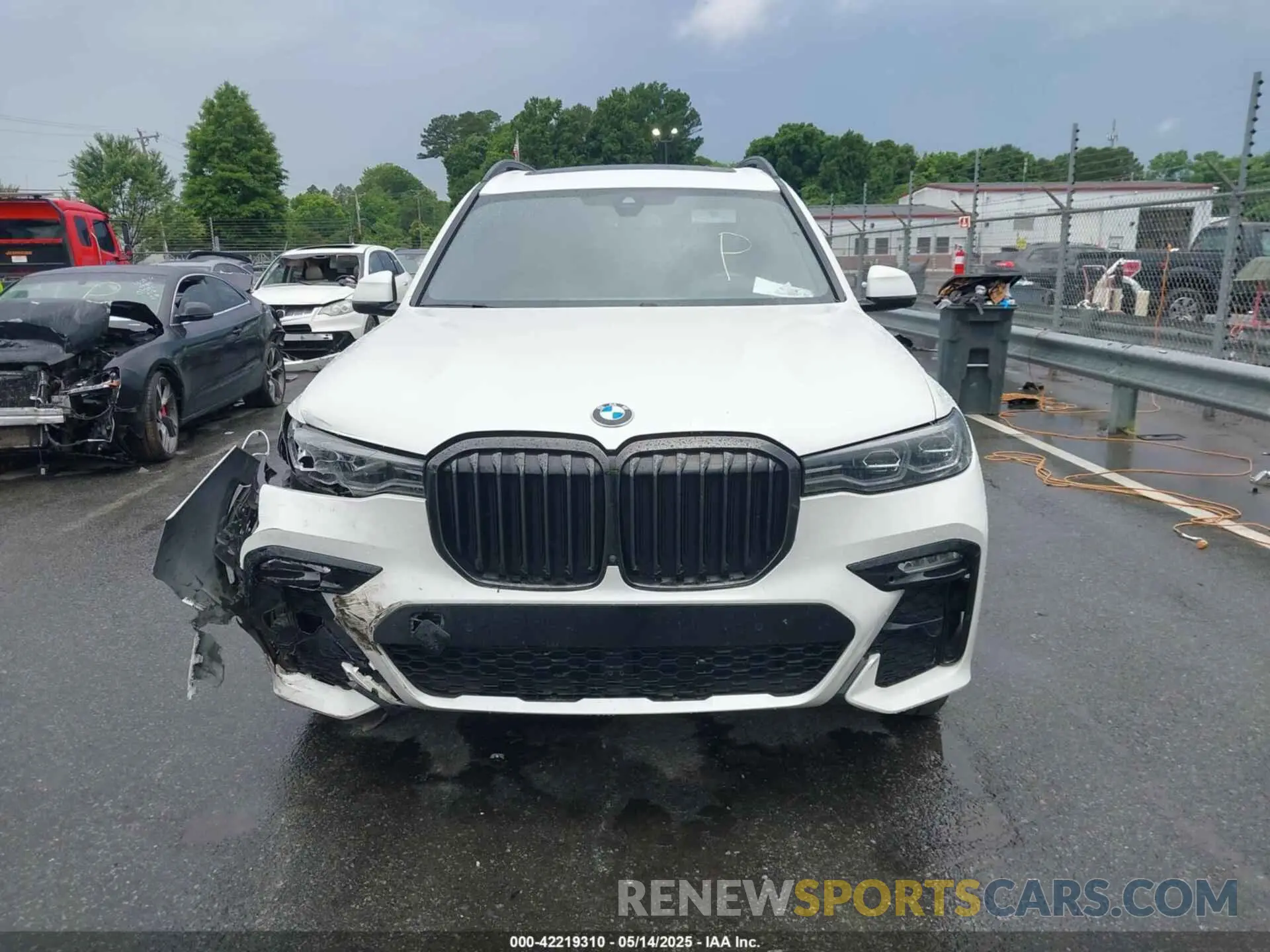 12 Photograph of a damaged car 5UXCW2C06N9N07716 BMW X7 2022