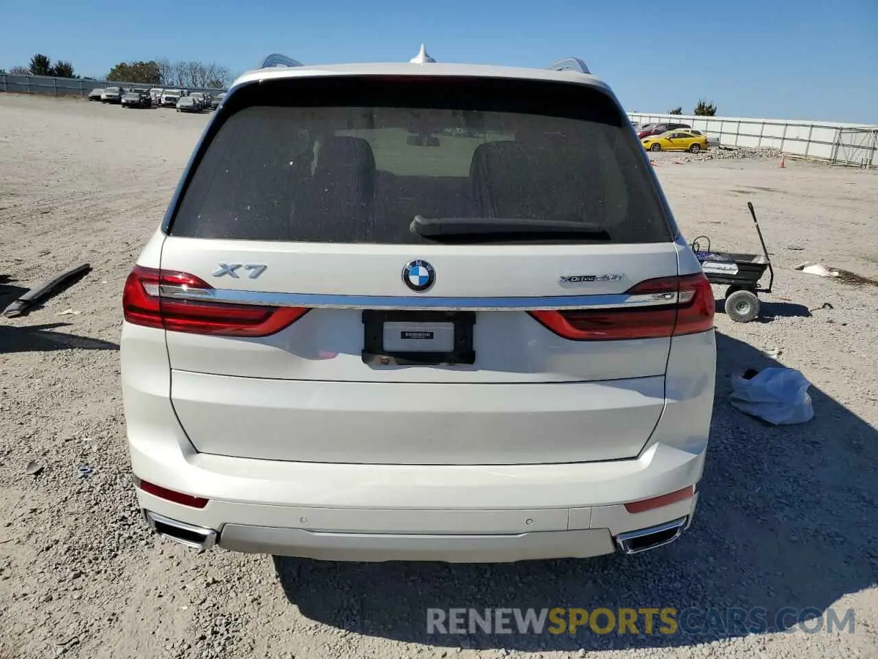 6 Photograph of a damaged car 5UXCW2C06N9N12916 BMW X7 2022