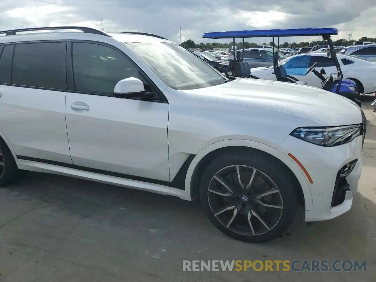 13 Photograph of a damaged car 5UXCW2C07N9K01074 BMW X7 2022