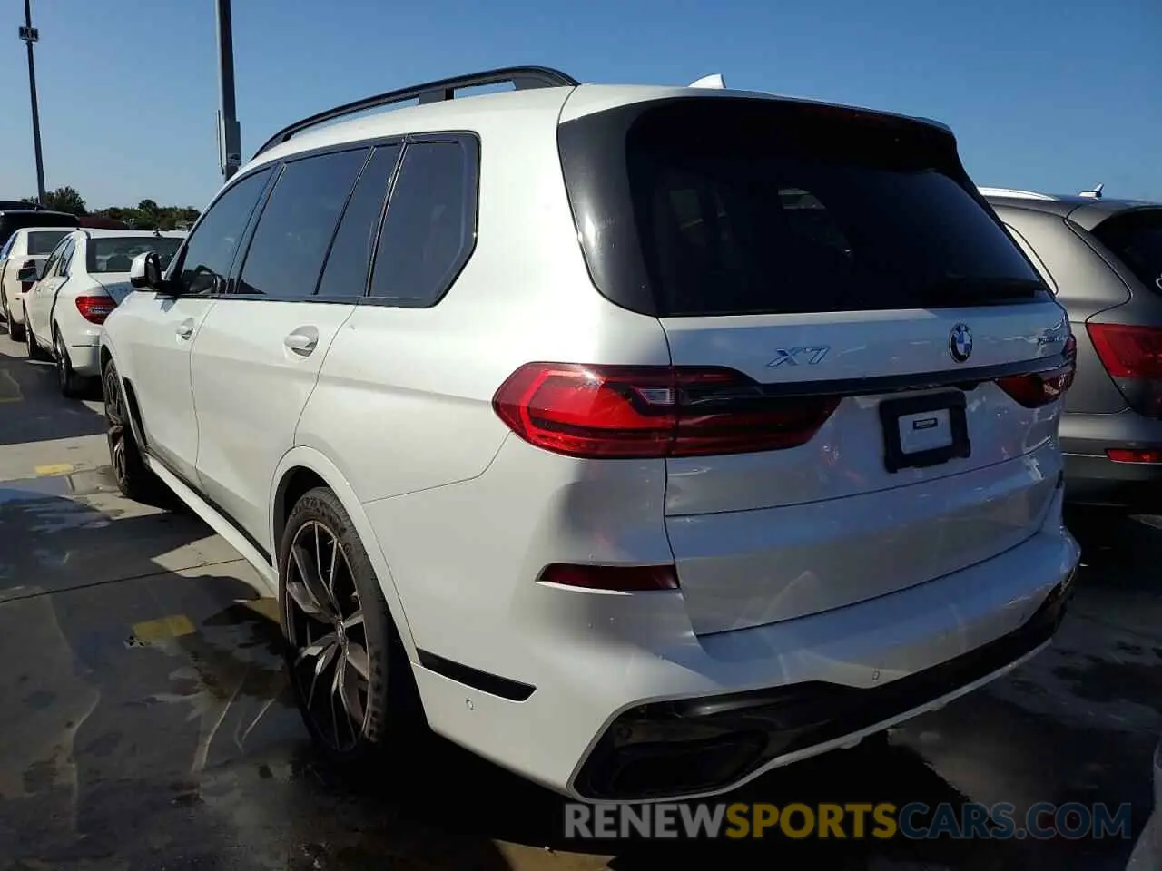 2 Photograph of a damaged car 5UXCW2C07N9K01074 BMW X7 2022