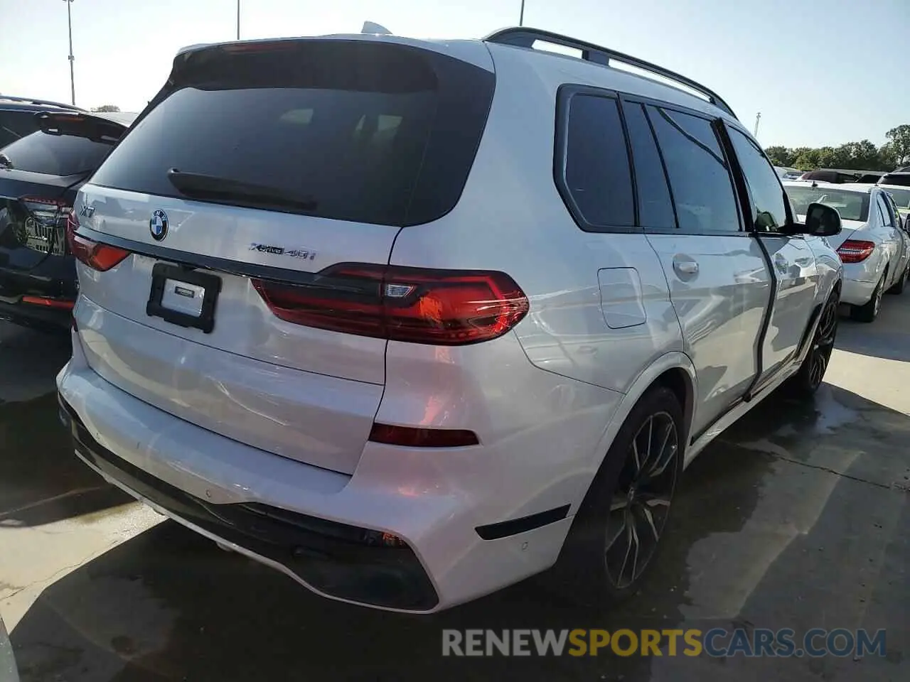 3 Photograph of a damaged car 5UXCW2C07N9K01074 BMW X7 2022