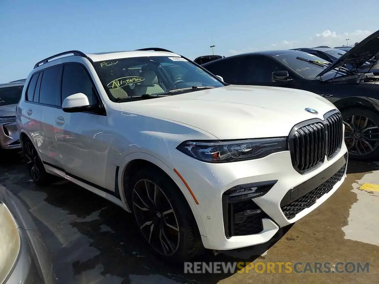 4 Photograph of a damaged car 5UXCW2C07N9K01074 BMW X7 2022