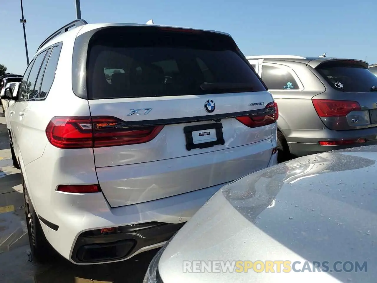 6 Photograph of a damaged car 5UXCW2C07N9K01074 BMW X7 2022