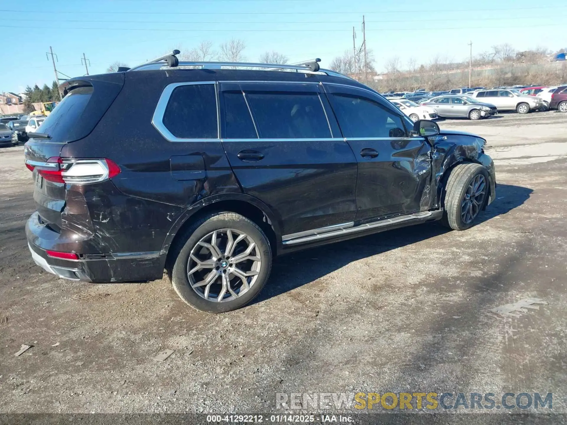 4 Photograph of a damaged car 5UXCW2C07N9K37556 BMW X7 2022