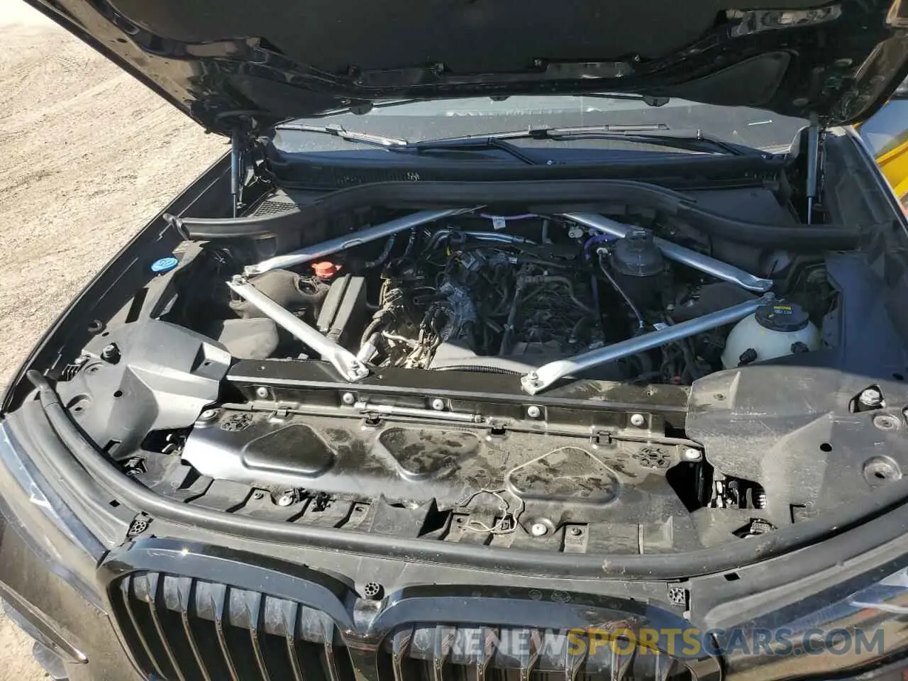 12 Photograph of a damaged car 5UXCW2C07N9K42630 BMW X7 2022