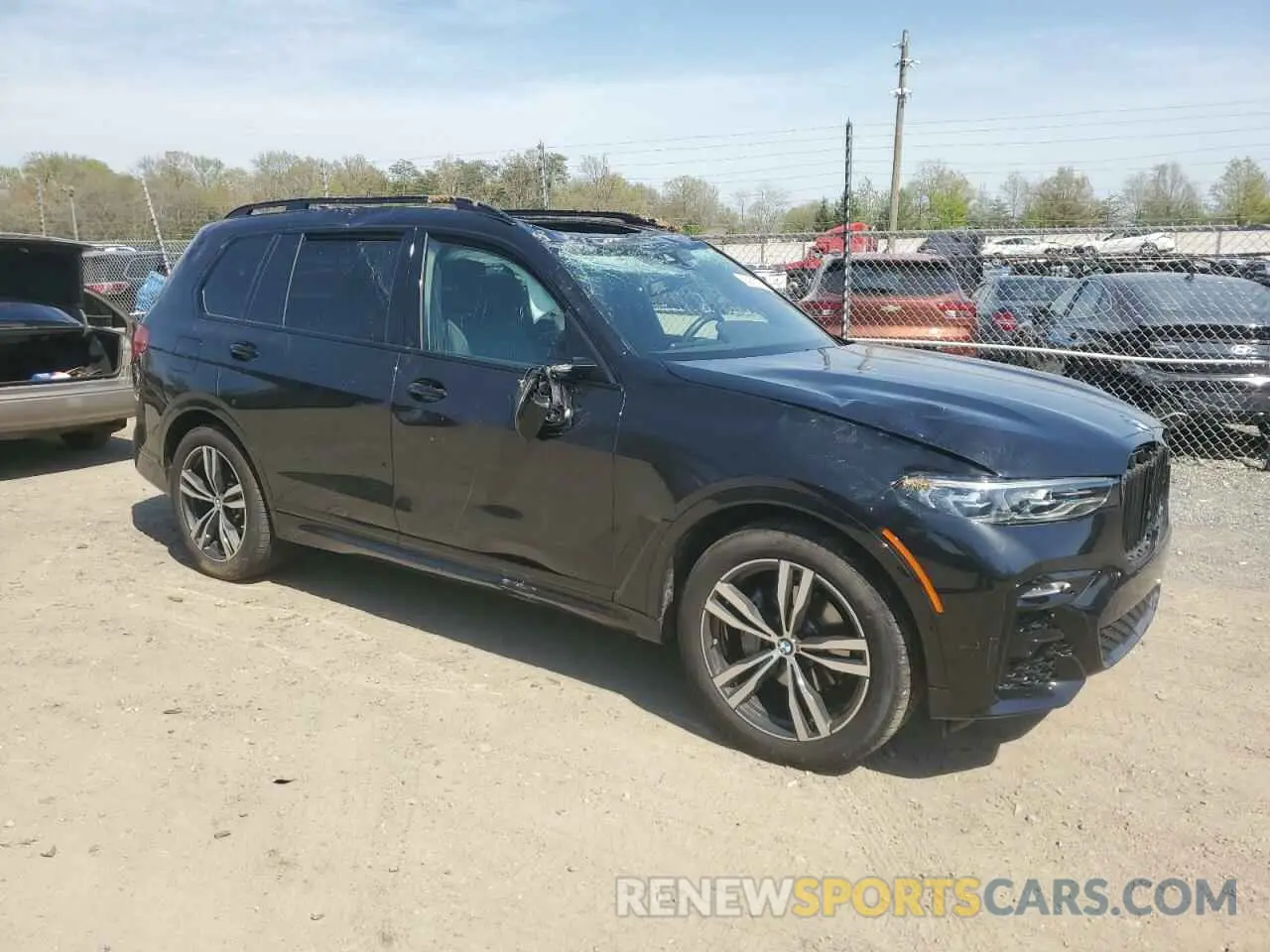 4 Photograph of a damaged car 5UXCW2C07N9L74738 BMW X7 2022