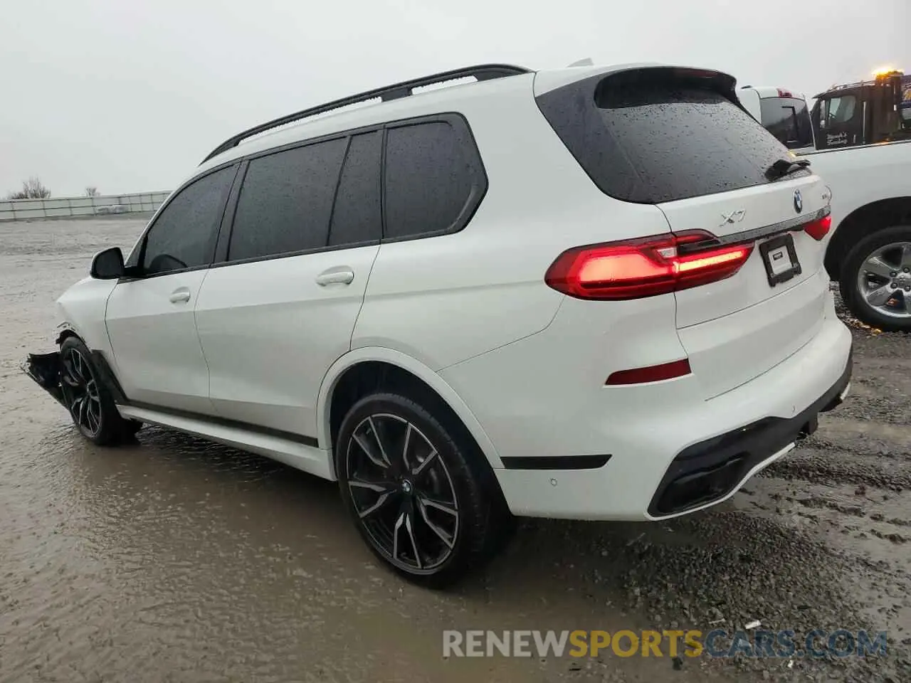 2 Photograph of a damaged car 5UXCW2C07N9M77593 BMW X7 2022