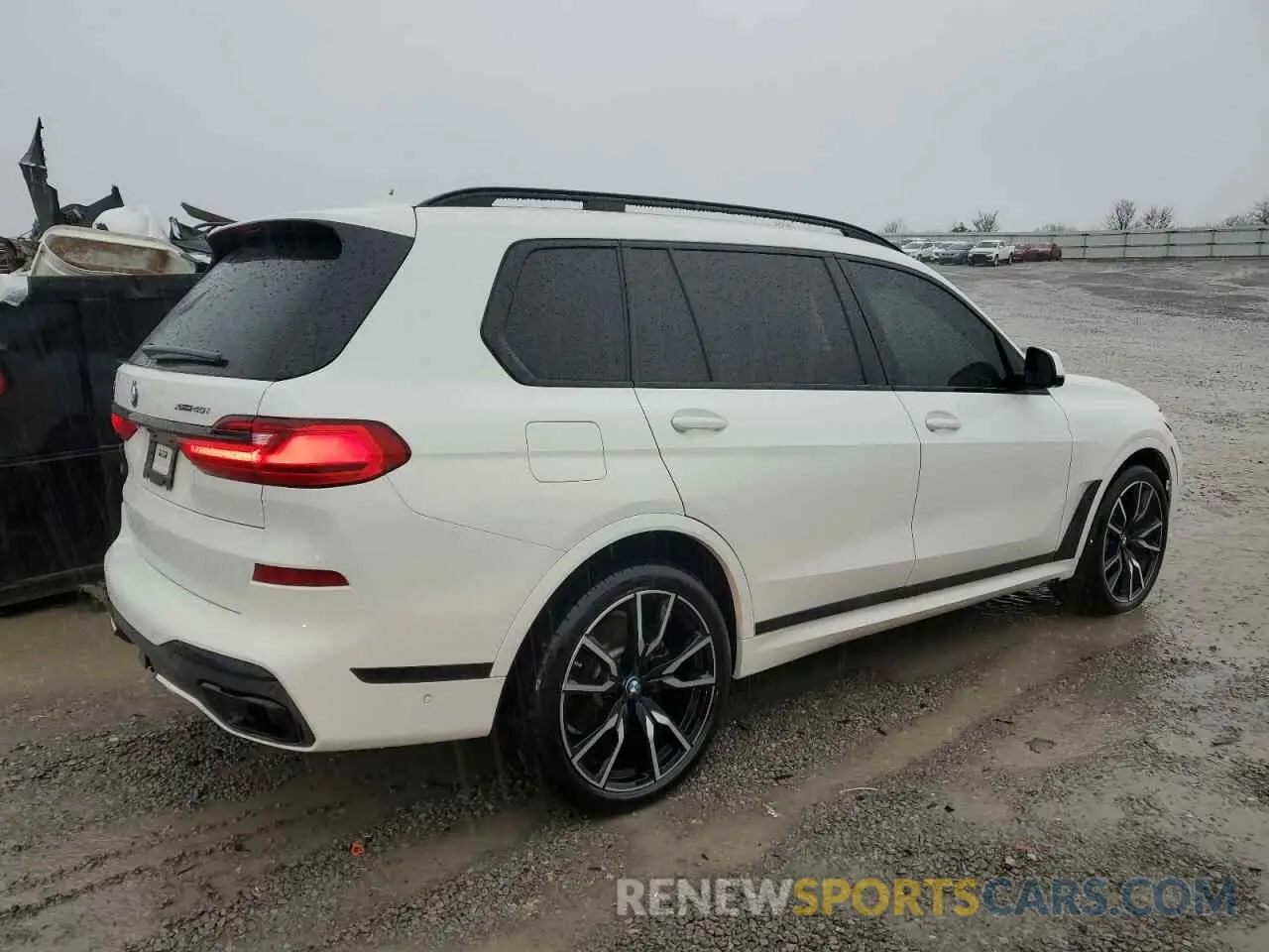 3 Photograph of a damaged car 5UXCW2C07N9M77593 BMW X7 2022