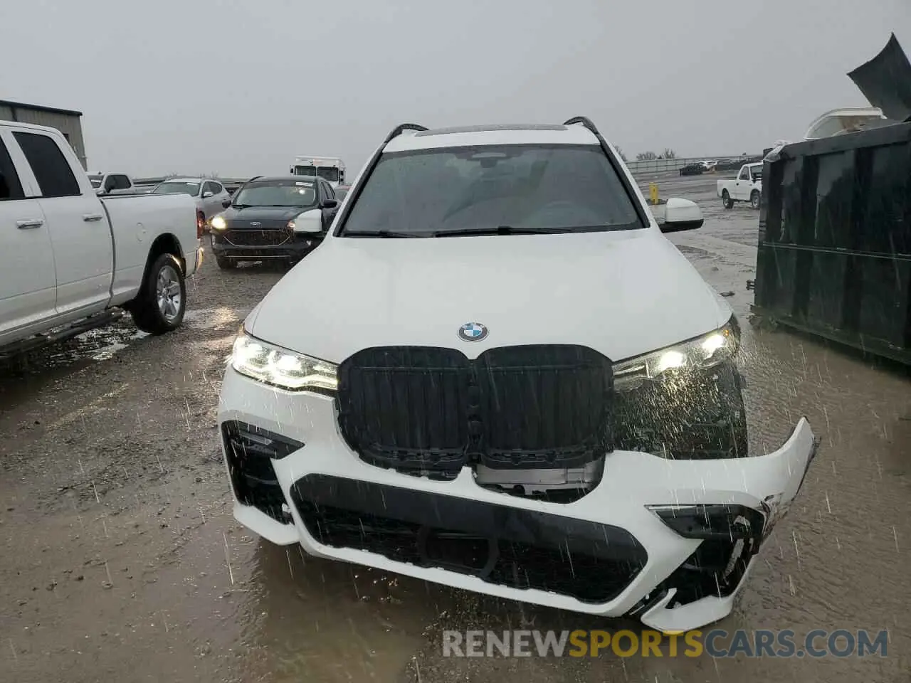 5 Photograph of a damaged car 5UXCW2C07N9M77593 BMW X7 2022