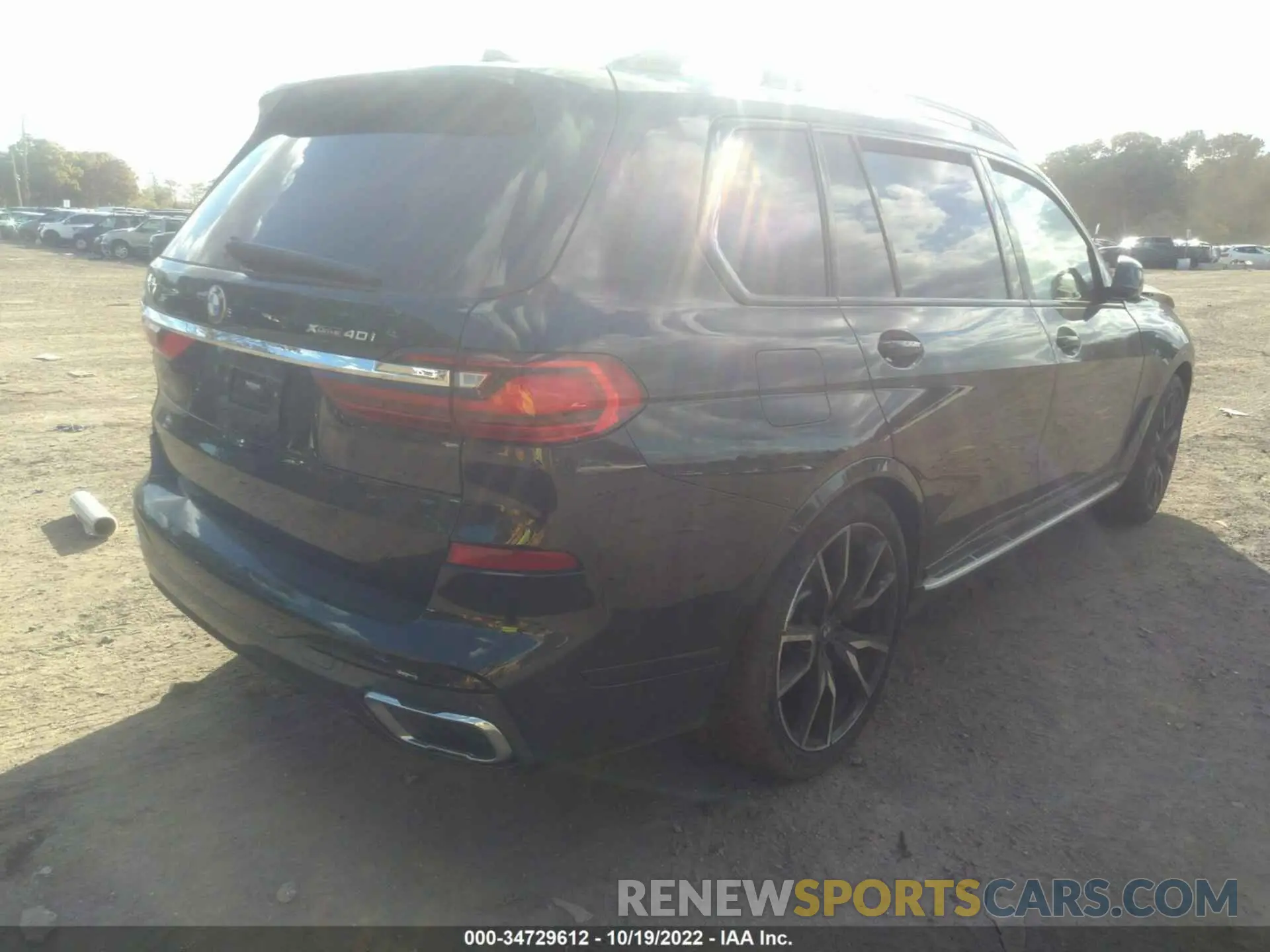 4 Photograph of a damaged car 5UXCW2C07N9N11323 BMW X7 2022