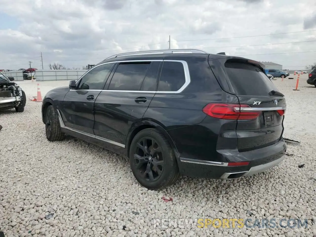 2 Photograph of a damaged car 5UXCW2C08N9M04698 BMW X7 2022