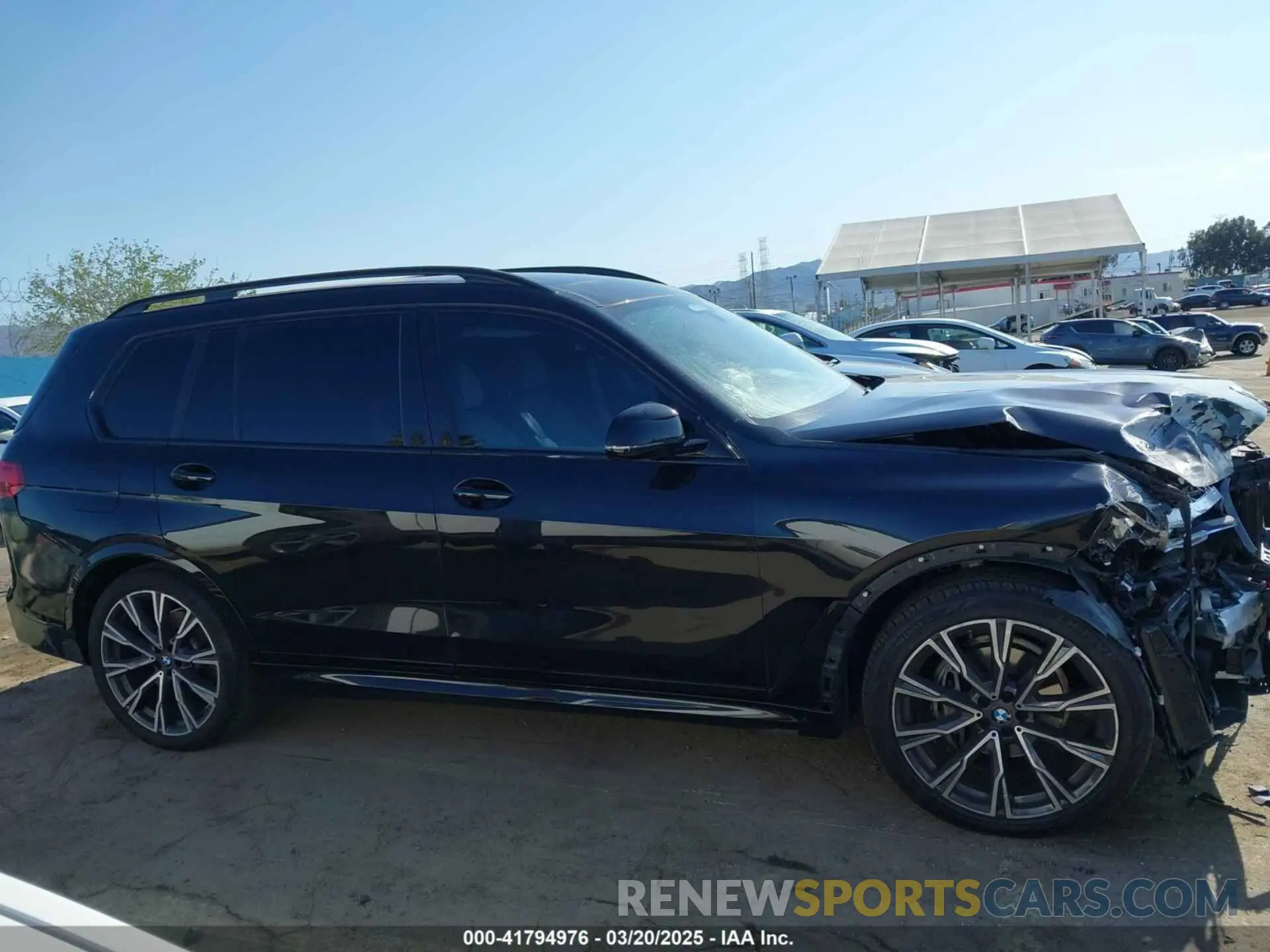 14 Photograph of a damaged car 5UXCW2C09N9K56397 BMW X7 2022