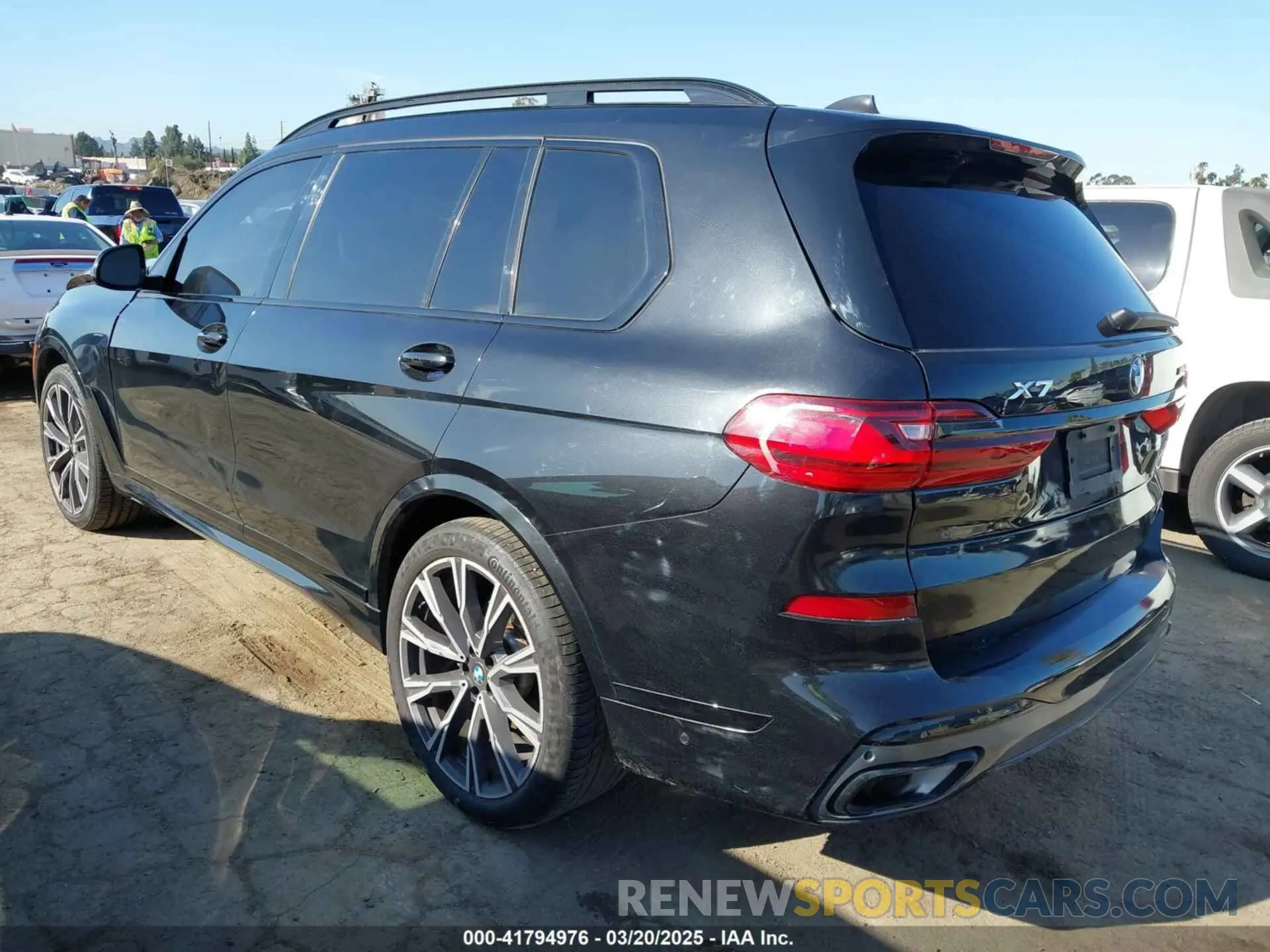 3 Photograph of a damaged car 5UXCW2C09N9K56397 BMW X7 2022