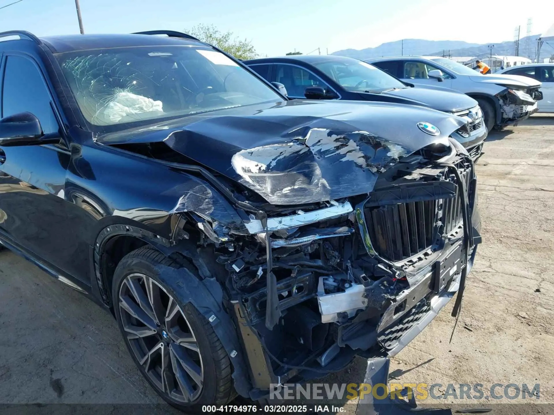 6 Photograph of a damaged car 5UXCW2C09N9K56397 BMW X7 2022