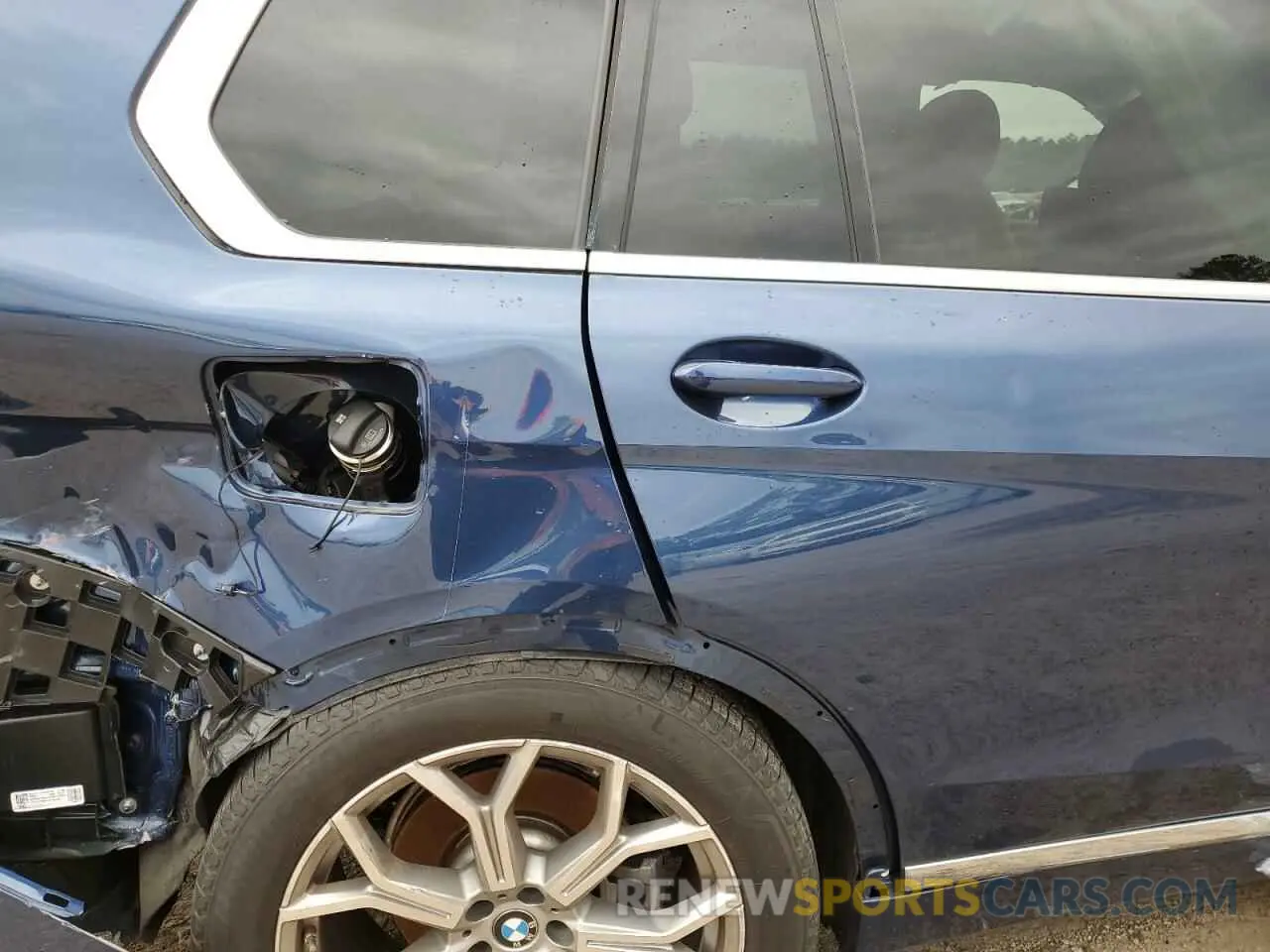 11 Photograph of a damaged car 5UXCW2C0XN9J71486 BMW X7 2022