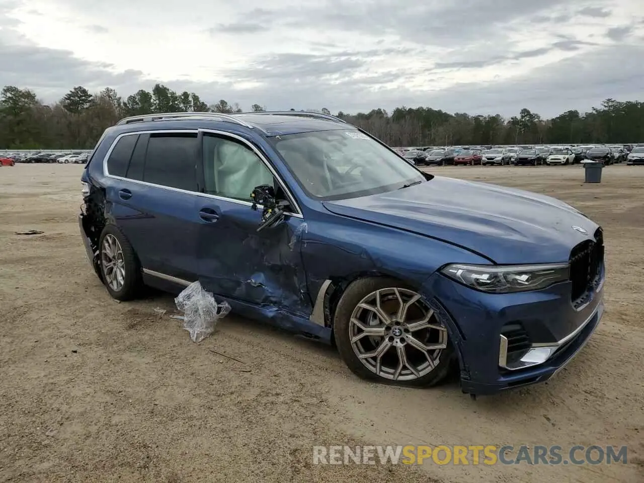 4 Photograph of a damaged car 5UXCW2C0XN9J71486 BMW X7 2022