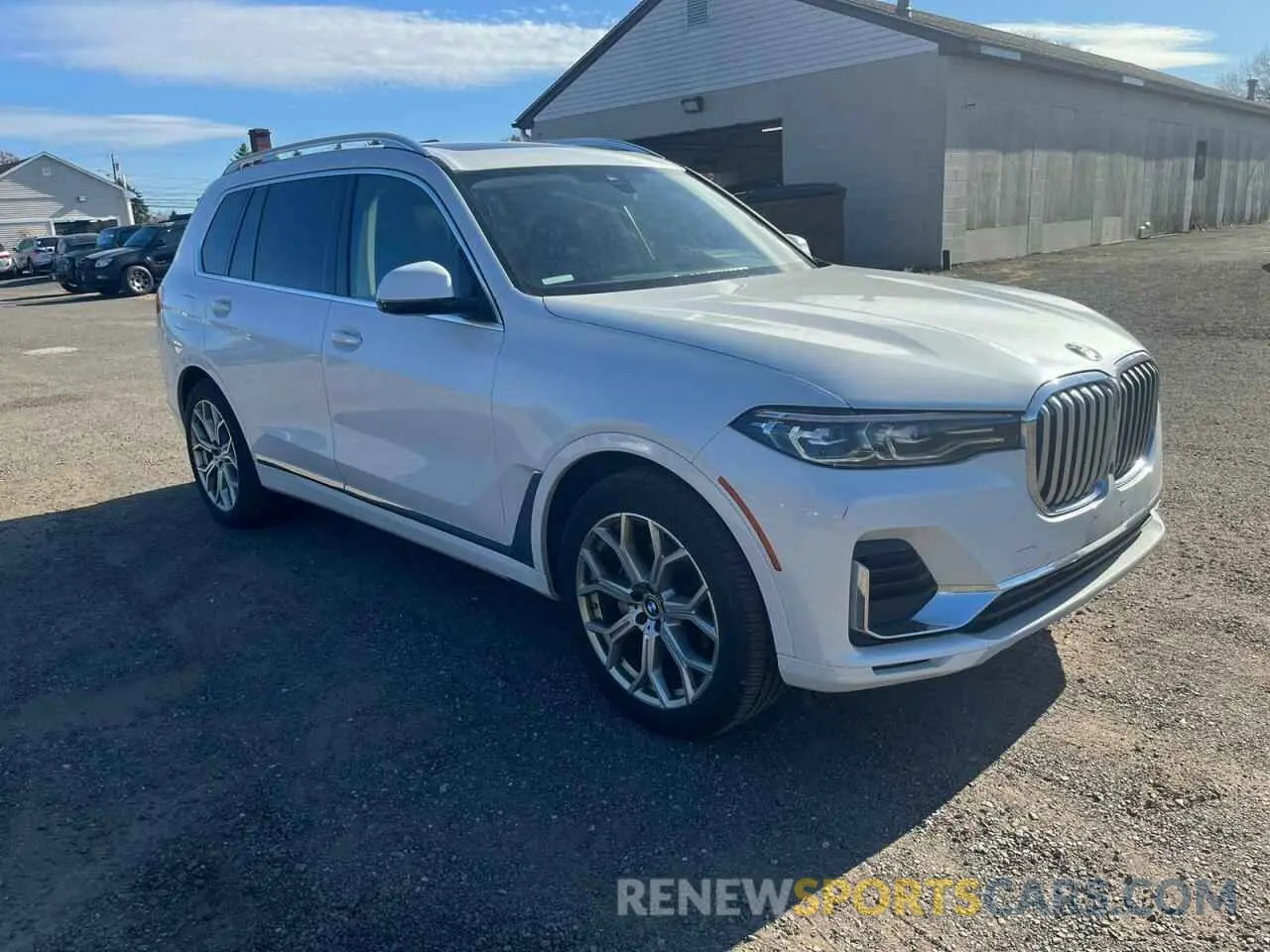 4 Photograph of a damaged car 5UXCW2C0XN9M56737 BMW X7 2022