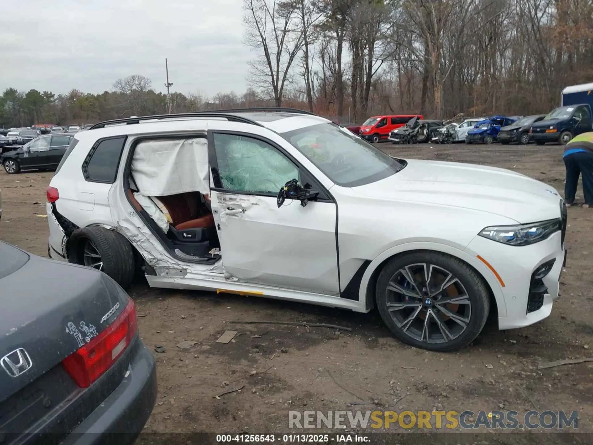 13 Photograph of a damaged car 5UXCX6C00N9K19775 BMW X7 2022