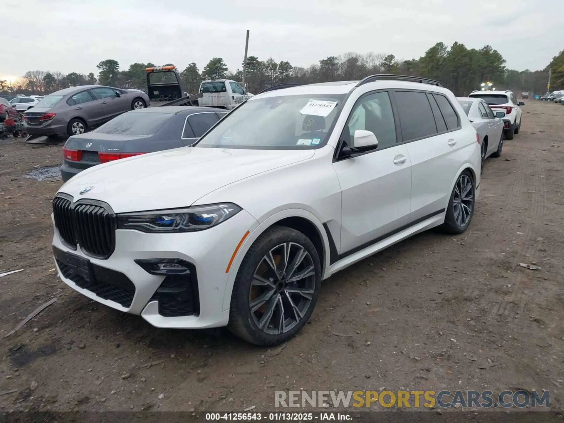 2 Photograph of a damaged car 5UXCX6C00N9K19775 BMW X7 2022