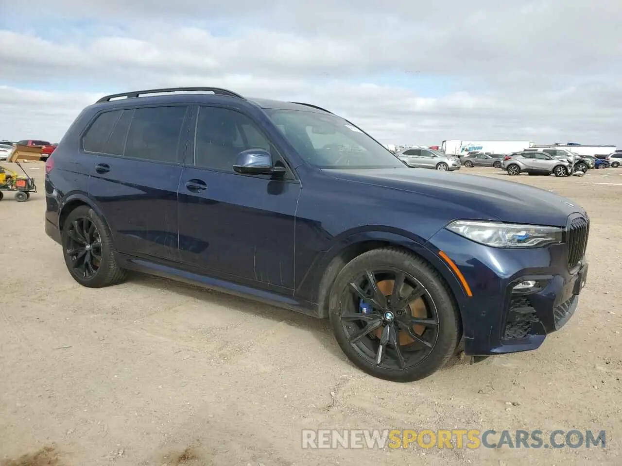 4 Photograph of a damaged car 5UXCX6C00N9L56814 BMW X7 2022