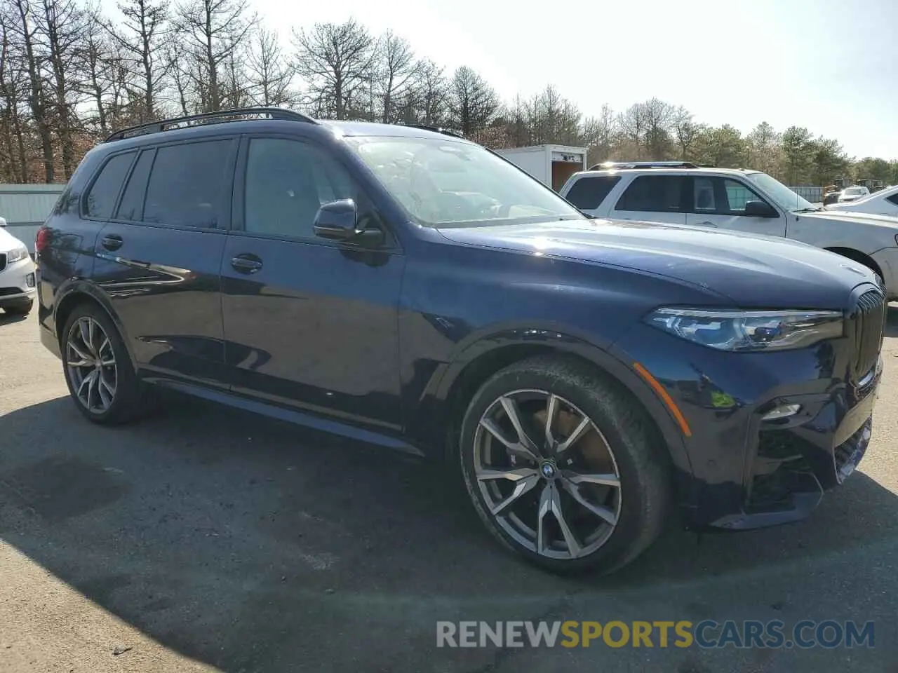 4 Photograph of a damaged car 5UXCX6C01N9J04750 BMW X7 2022