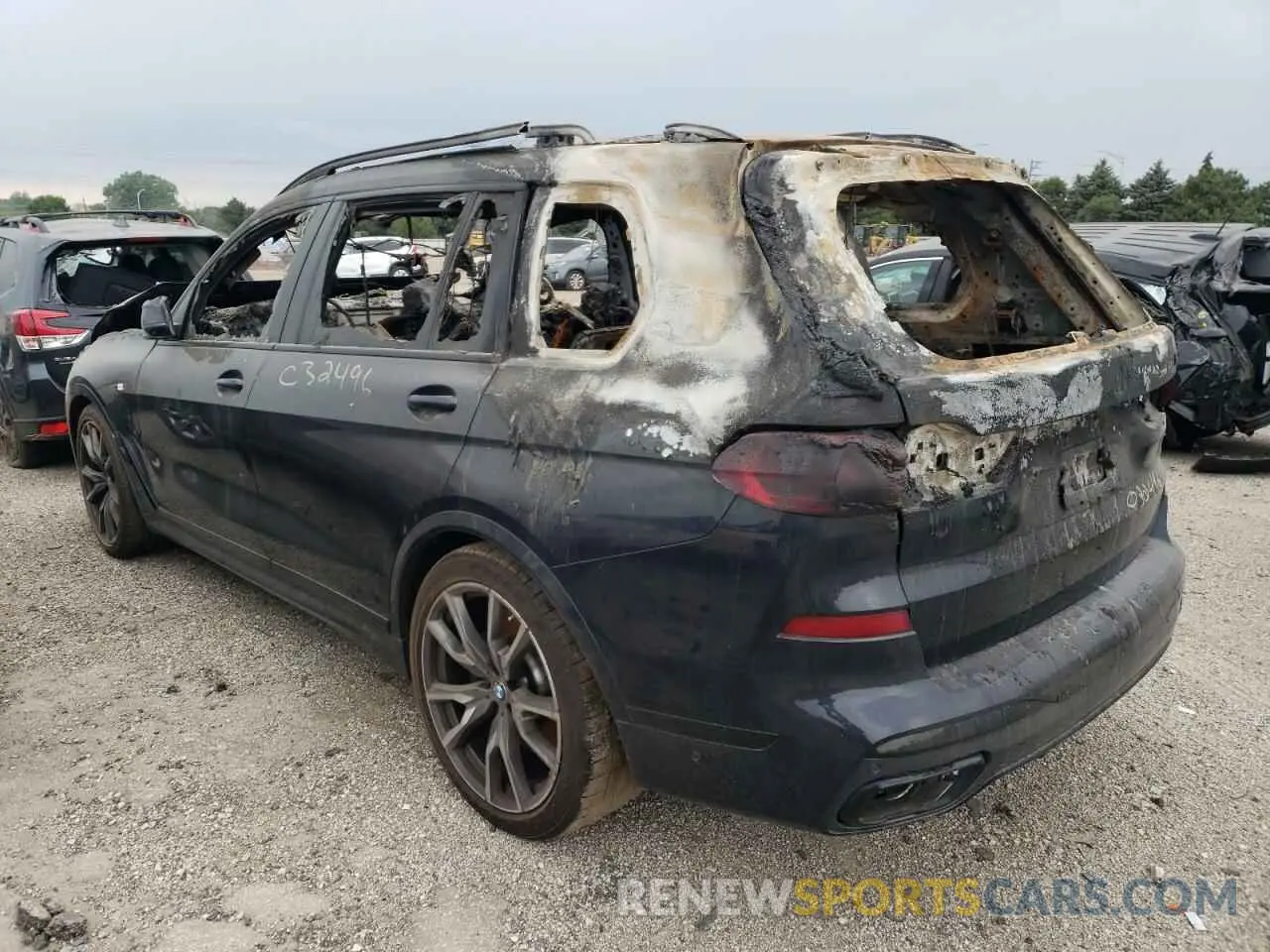 2 Photograph of a damaged car 5UXCX6C01N9K20496 BMW X7 2022