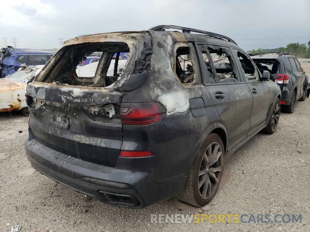 3 Photograph of a damaged car 5UXCX6C01N9K20496 BMW X7 2022
