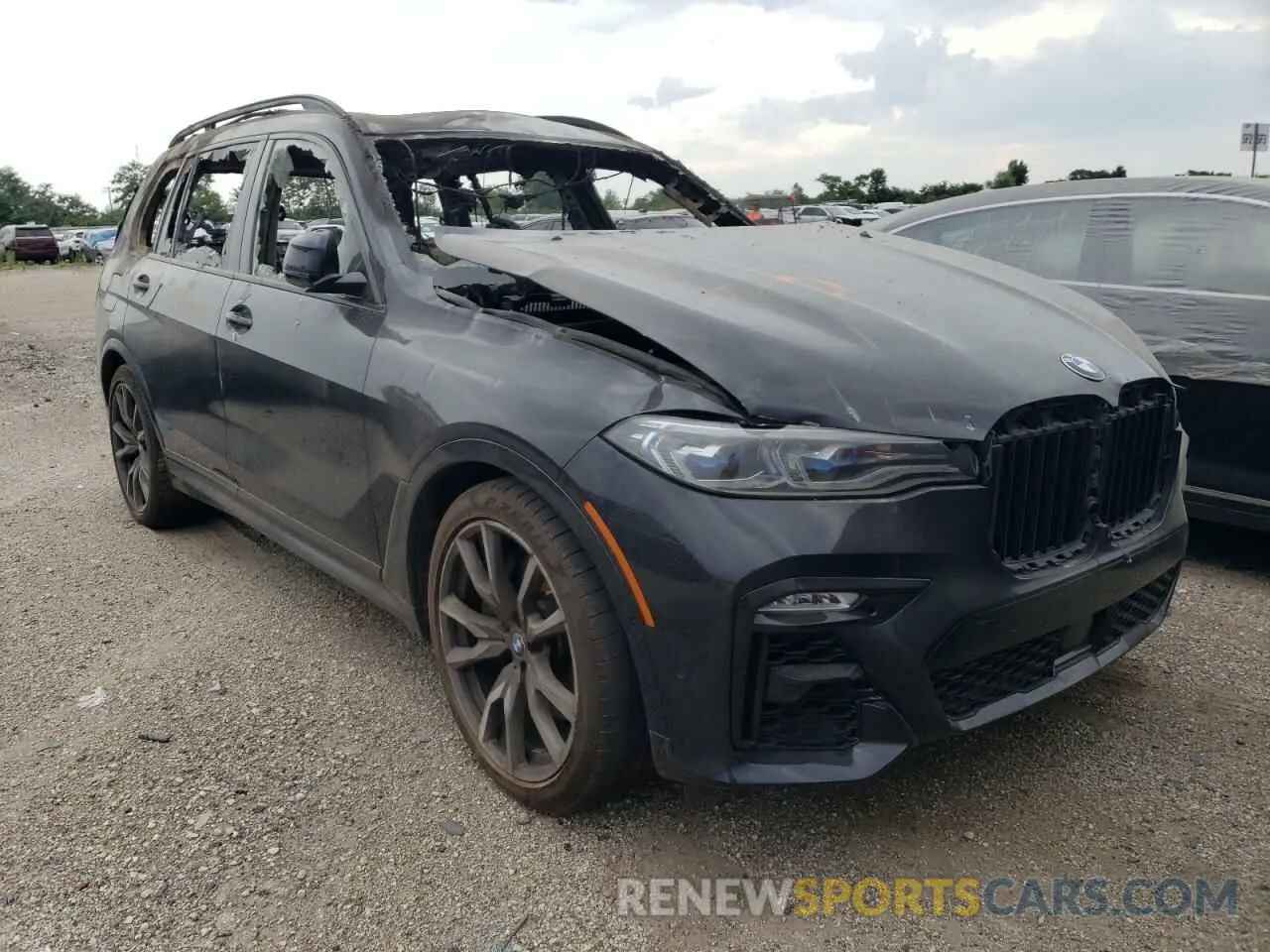 4 Photograph of a damaged car 5UXCX6C01N9K20496 BMW X7 2022