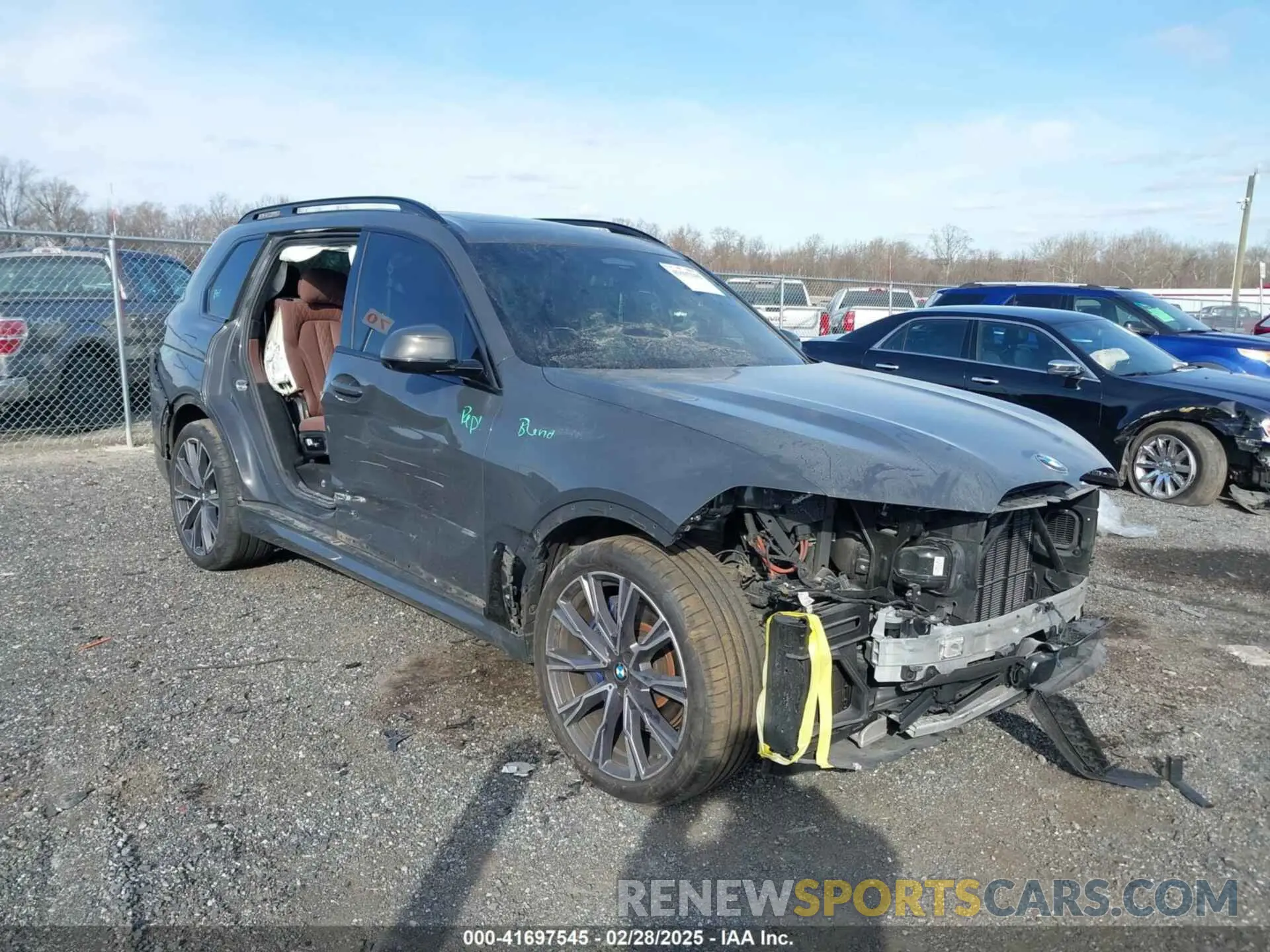 1 Photograph of a damaged car 5UXCX6C01N9L99140 BMW X7 2022