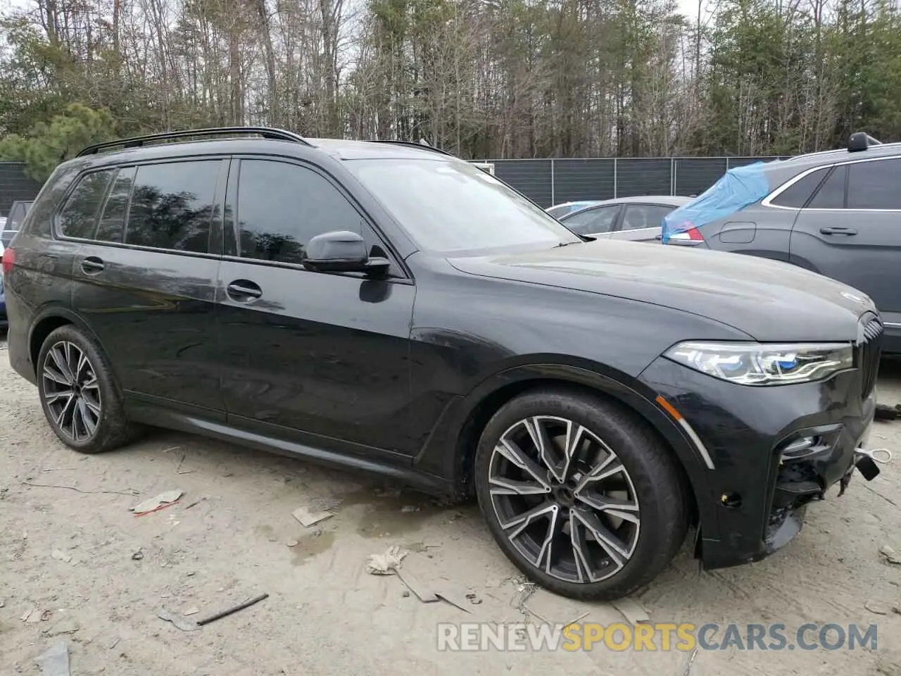 4 Photograph of a damaged car 5UXCX6C02N9M11540 BMW X7 2022