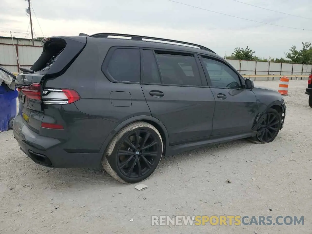 3 Photograph of a damaged car 5UXCX6C04N9M39940 BMW X7 2022
