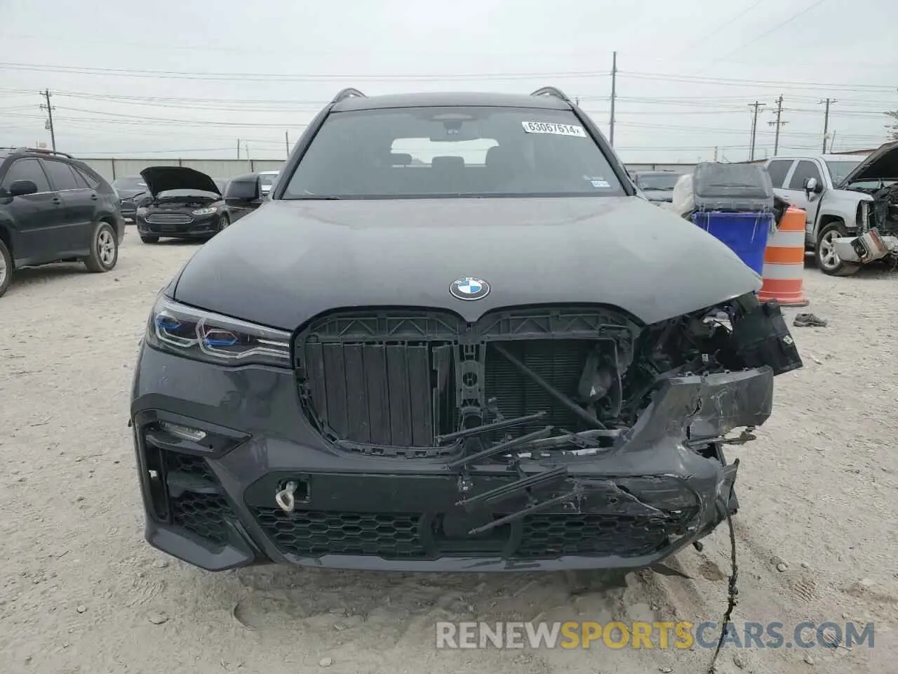 5 Photograph of a damaged car 5UXCX6C04N9M39940 BMW X7 2022