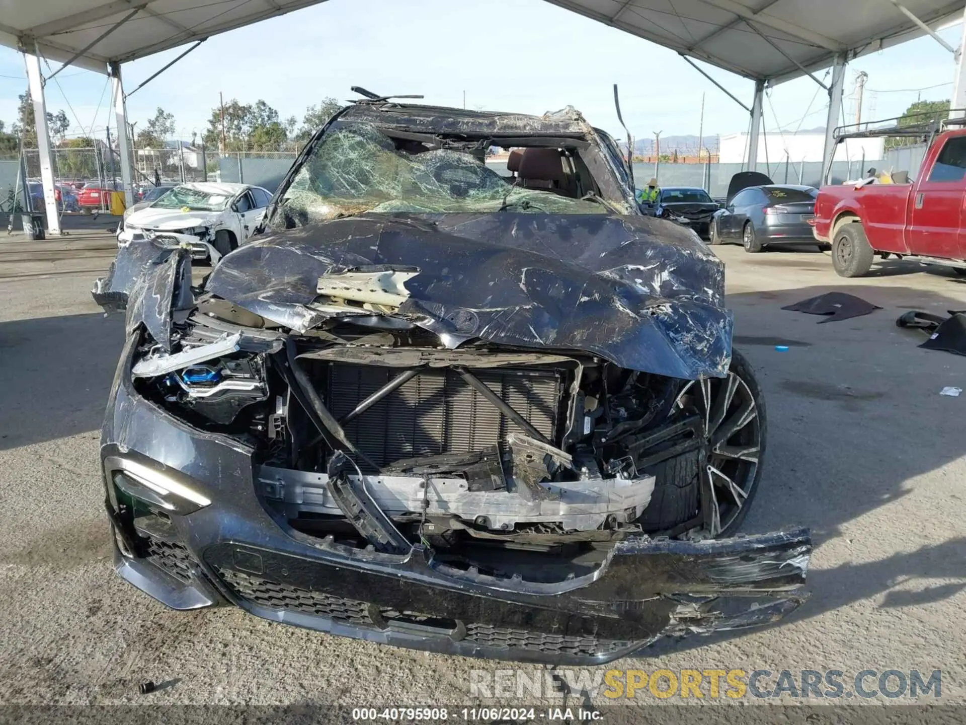 11 Photograph of a damaged car 5UXCX6C08N9M65716 BMW X7 2022