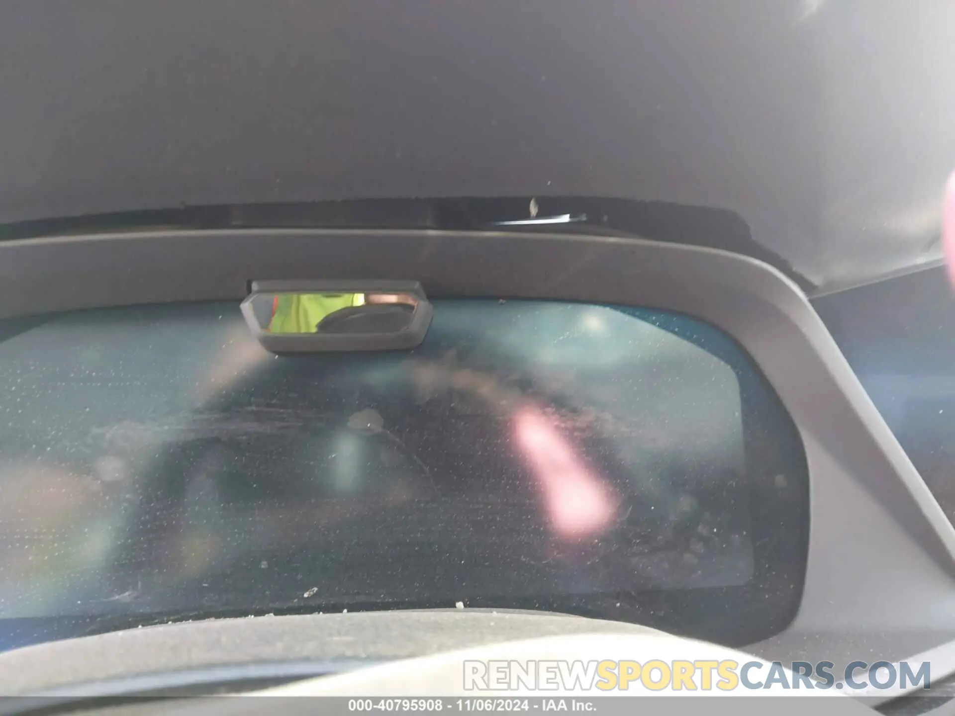 14 Photograph of a damaged car 5UXCX6C08N9M65716 BMW X7 2022