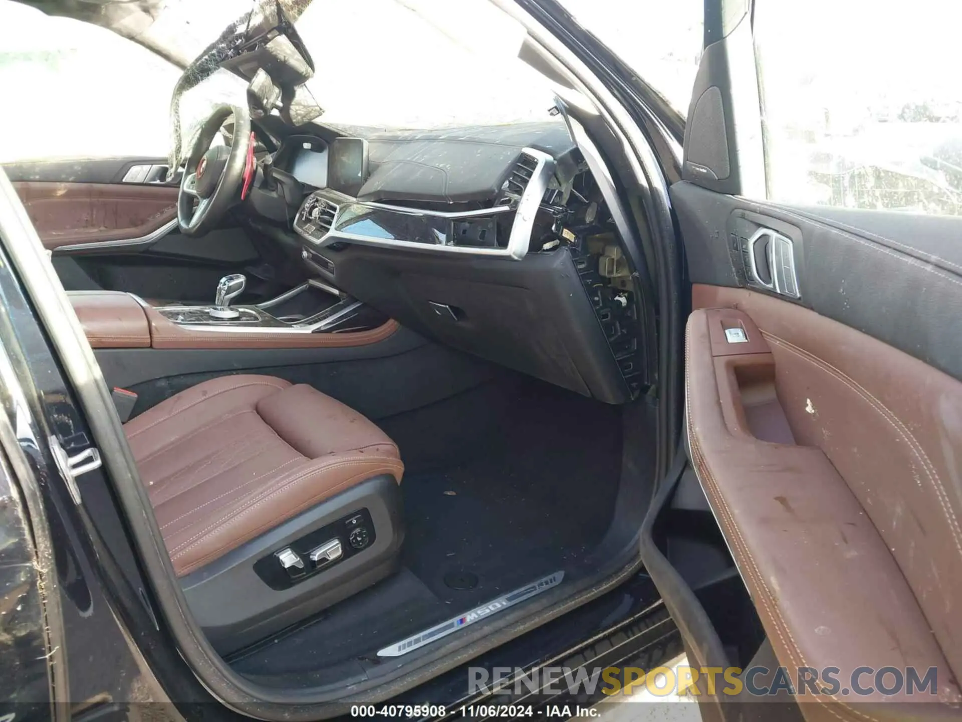 5 Photograph of a damaged car 5UXCX6C08N9M65716 BMW X7 2022