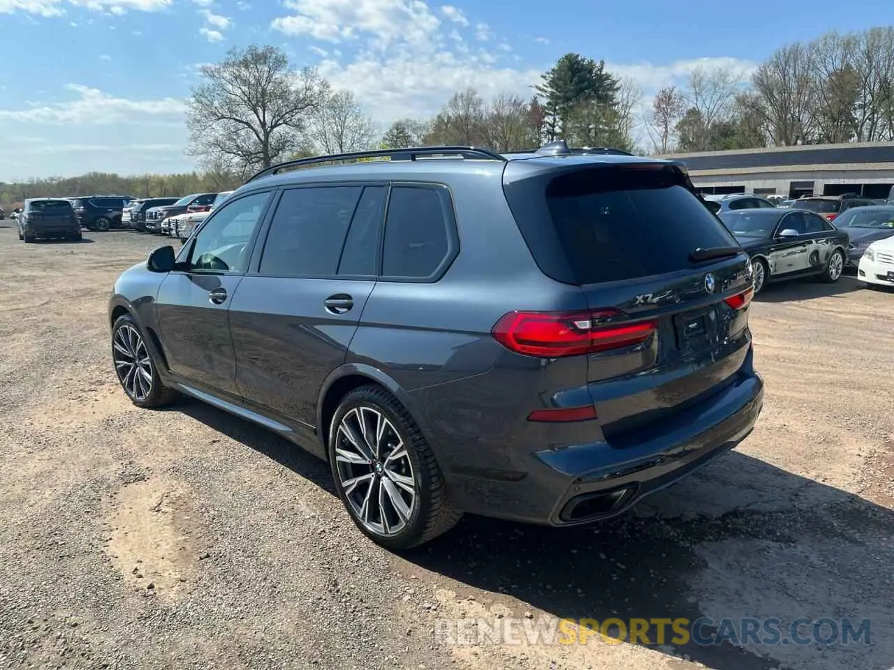 2 Photograph of a damaged car 5UXCX6C09N9K44917 BMW X7 2022