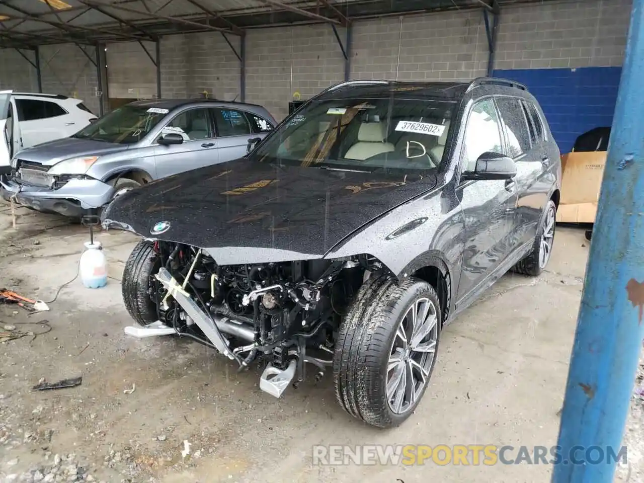 2 Photograph of a damaged car 5UXCX6C09N9K54556 BMW X7 2022