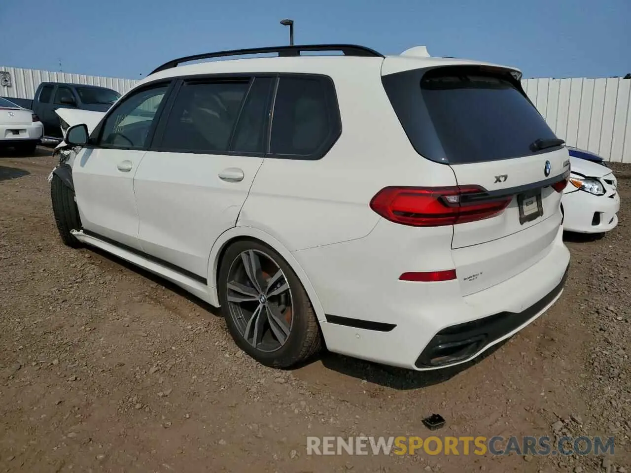 3 Photograph of a damaged car 5UXCX6C0XN9K79143 BMW X7 2022