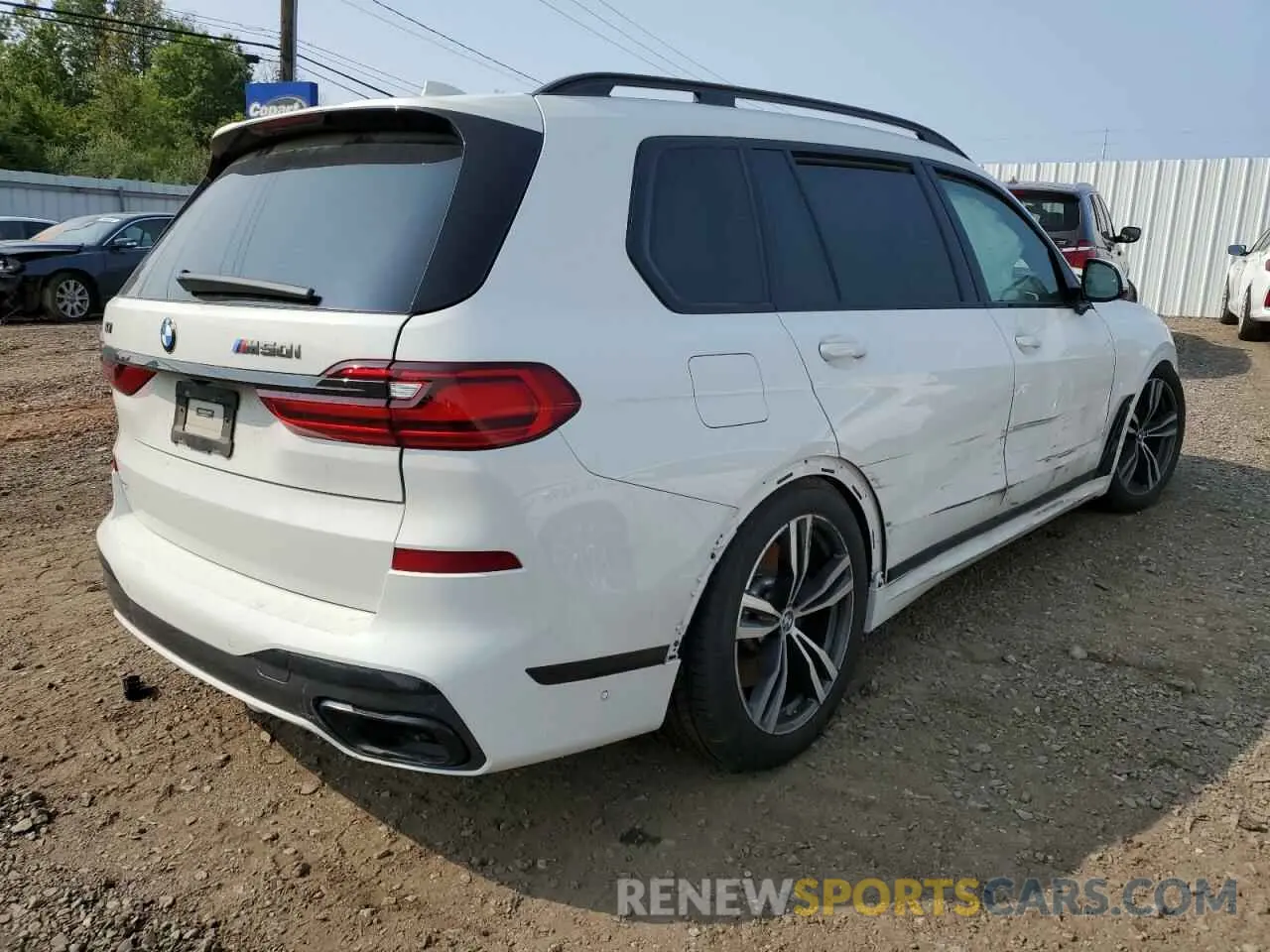 4 Photograph of a damaged car 5UXCX6C0XN9K79143 BMW X7 2022